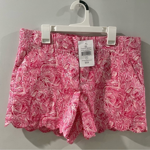 Lauren James Pants - Lauren James Pink Scallop Shorts in Ruffle Some Feathers, size Medium, new!